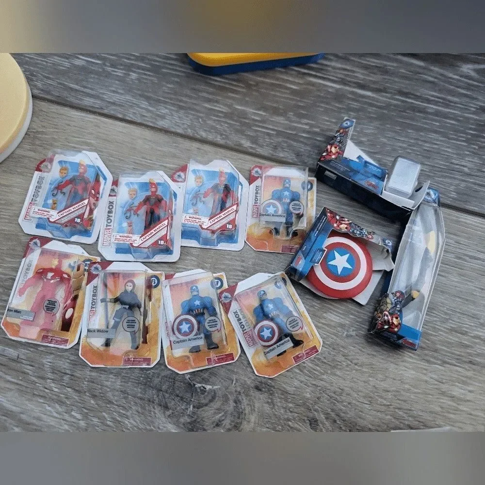 Zuru Mini Brands huge lot Disney Star Wars Marvel Shelves register carts